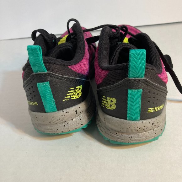 Kids Neon New Balance size 2 - Picture 3 of 10